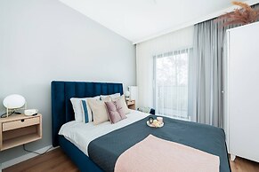 Lake Club Apartments - LoftAffair