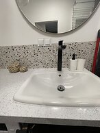 Lake Club Apartments - LoftAffair