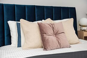 Lake Club Apartments - LoftAffair