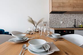 Lake Club Apartments - LoftAffair