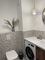 Lake Club Apartments - LoftAffair