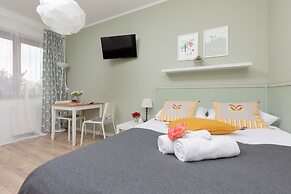 Warsaw Studio Woronicza by Renters