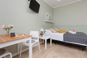 Warsaw Studio Woronicza by Renters
