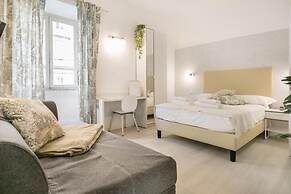 White Candia Guesthouse