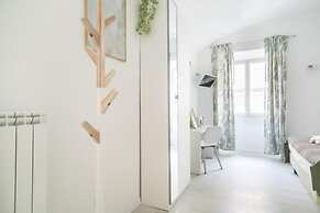 White Candia Guesthouse