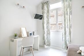 White Candia Guesthouse