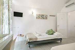 White Candia Guesthouse