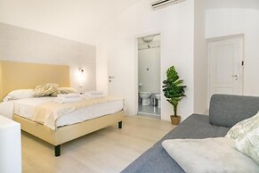 White Candia Guesthouse