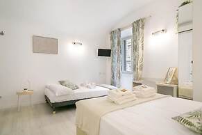 White Candia Guesthouse