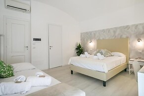 White Candia Guesthouse