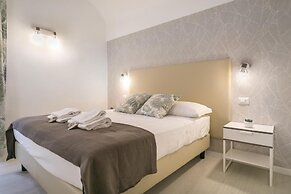 White Candia Guesthouse