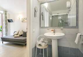 White Candia Guesthouse