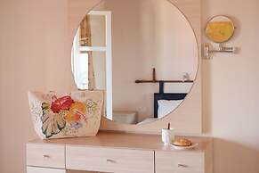 Canal D' Amour by Estia