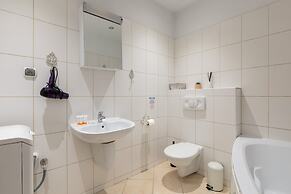 Chrobrego 2-bedroom Apartment by Renters