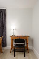 Stylish 1 BR Suite in North Vancouver 10 Mins ski