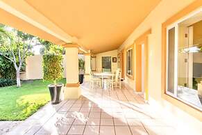 Casa con Alberca Frente al Lago Lakefront House one Step Away From the