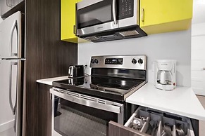 Downtown Metro Frontenac 2 BR new Apartment max 6p