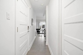 Downtown Metro Frontenac 2 BR new Apartment max 6p