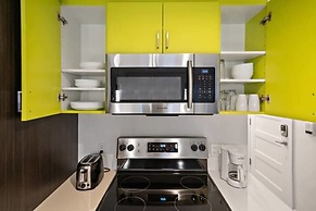 Downtown Metro Frontenac 2 BR new Apartment max 6p