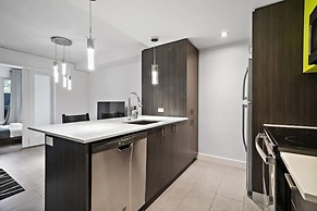Downtown Metro Frontenac 2 BR new Apartment max 6p
