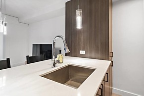 Downtown Metro Frontenac 2 BR new Apartment max 6p