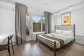 Downtown Metro Frontenac 2 BR new Apartment max 6p