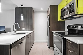 Downtown Metro Frontenac 2 BR new Apartment max 6p