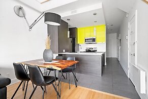 Private Roof top Patio Downtown Metro Frontenac