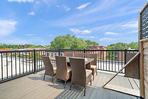 Private Roof top Patio Downtown Metro Frontenac