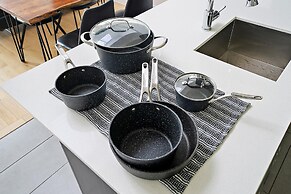 Private Roof top Patio Downtown Metro Frontenac