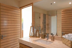 Enjoy Your Stay at a Luxury 3 Bedroom Condo With Stunning Lake Views