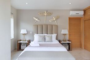 Enjoy Your Stay at a Luxury 3 Bedroom Condo With Stunning Lake Views