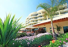 Enjoy Your Stay at a Luxury 3 Bedroom Condo With Stunning Lake Views