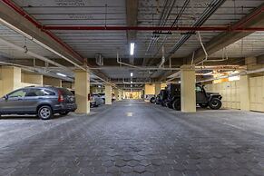 Enjoy Your Stay at a Luxury 3 Bedroom Condo With Stunning Lake Views