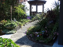 Suite at Trails End Beach House