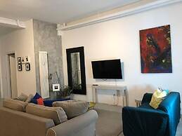 Inviting 2-bed Apartment in Milano