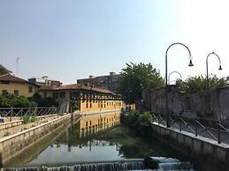 Inviting 2-bed Apartment in Milano