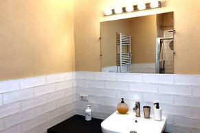 Inviting 2-bed Apartment in Milano