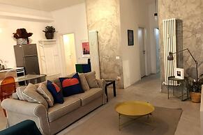 Inviting 2-bed Apartment in Milano