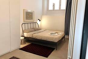 Inviting 2-bed Apartment in Milano