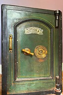 Beautiful 7 bedroom house hottub wifi