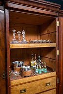 Beautiful 7 bedroom house hottub wifi