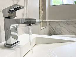 Beautiful 5bedroom house sleeps13 hottub