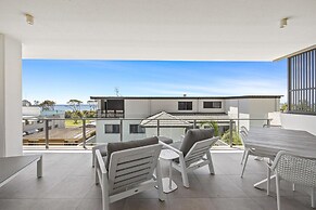 RISE 3 Bedroom Deluxe Ocean Side Apt