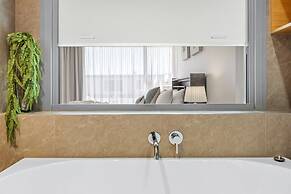 RISE 3 Bedroom Deluxe Ocean Side Apt