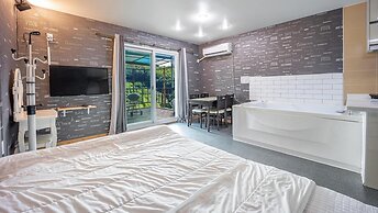 Gapyeong Topclouds Pet&spa Pension