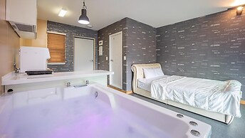 Gapyeong Topclouds Pet&spa Pension
