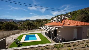 3-bed Villa in Palaioloutra With Private Pool