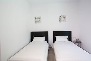 3-bed Villa in Palaioloutra With Private Pool