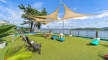 Namhae Spring, Summer, Fall, Winter Pet-